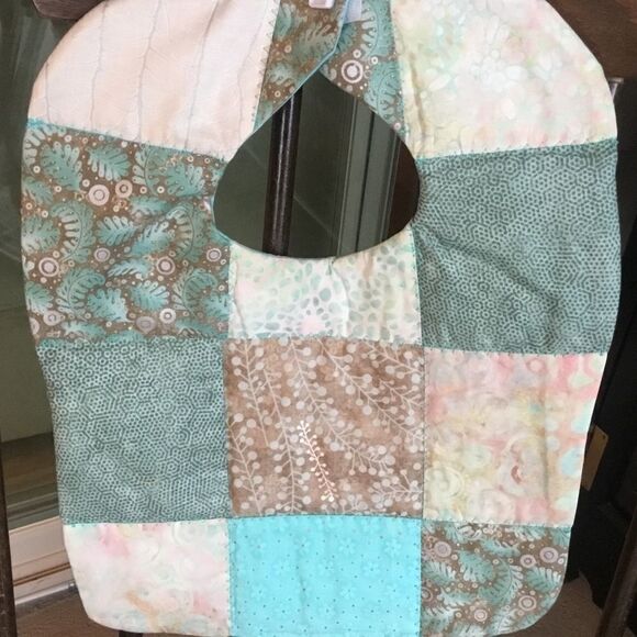3/$25 or $12 ea. NWT Handmade Reversible Quilted Baby Bib in Aquas - Picture 1 of 3